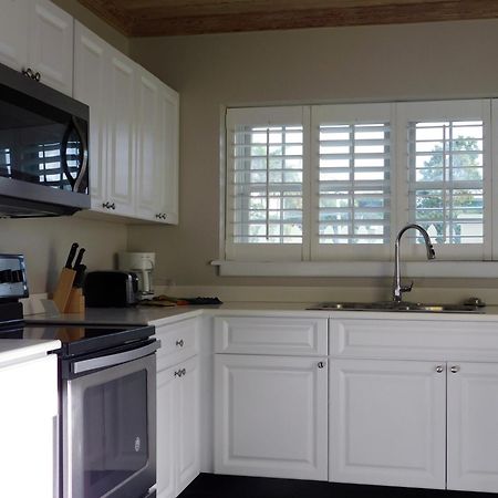 Готель Sapodilla House Dunmore Town Екстер'єр фото