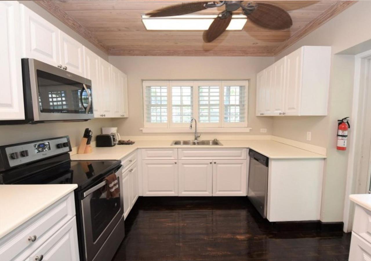 Готель Sapodilla House Dunmore Town Екстер'єр фото