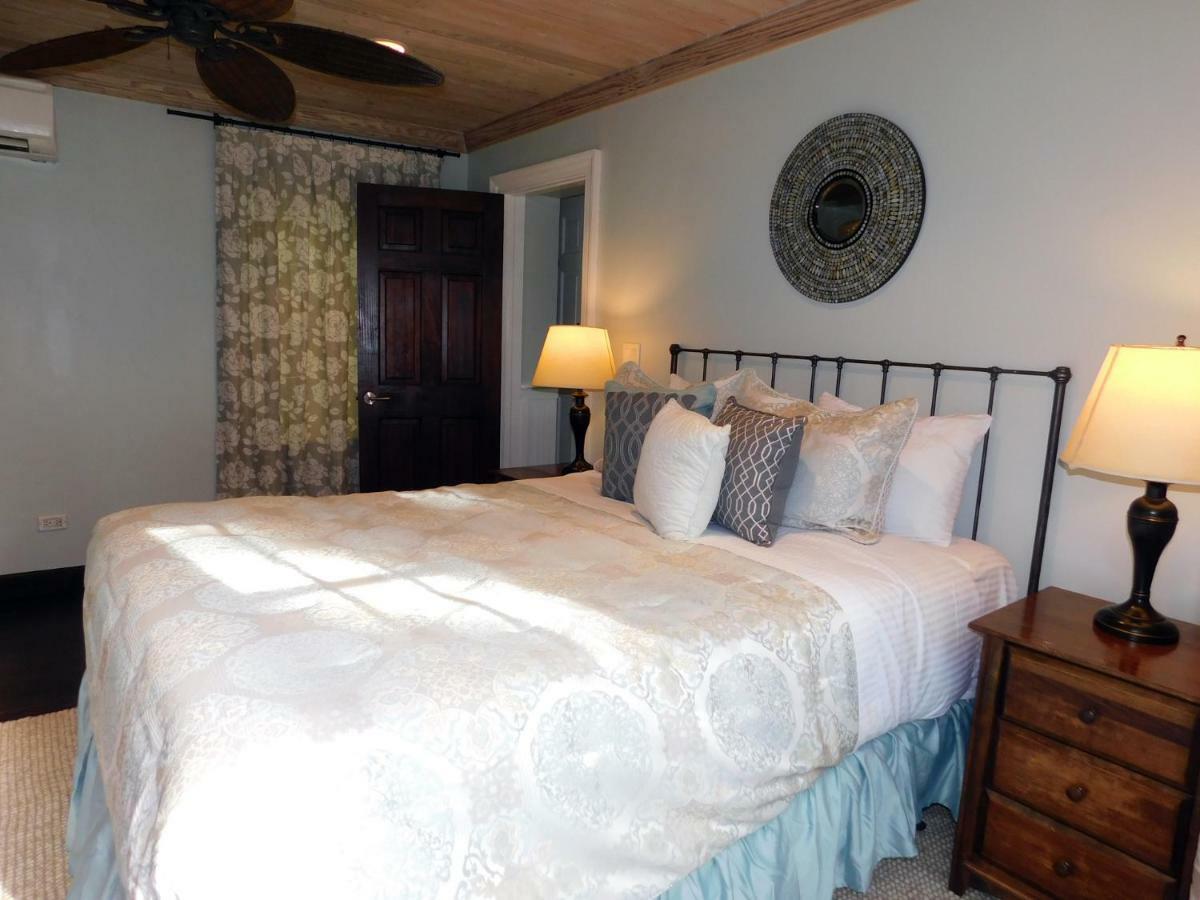 Готель Sapodilla House Dunmore Town Екстер'єр фото